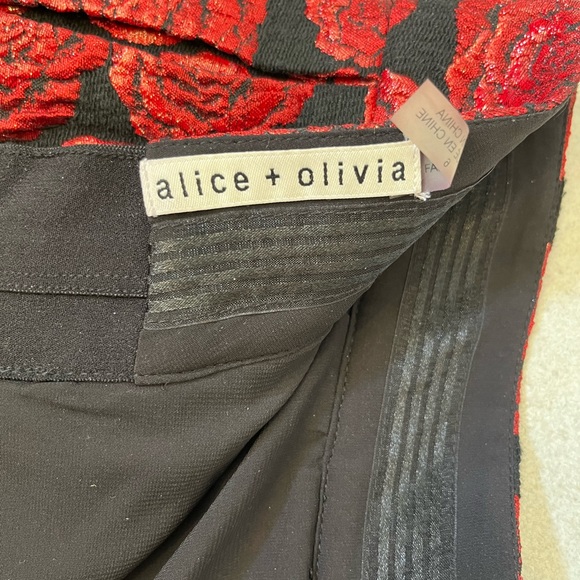 ALICE & OLIVIA RED/BLACK ROSES JACQUARD SKIRT - Picture 6 of 7